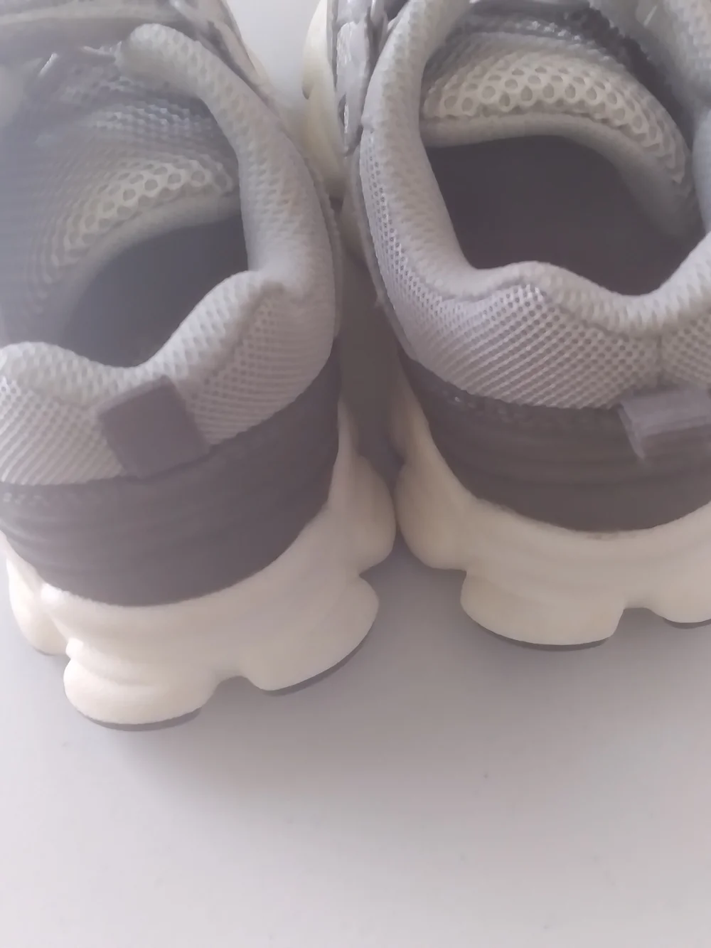 Carter's Toddler Light Grey Mesh Athletic Sneakers Easy Strap Size 8 Toddler